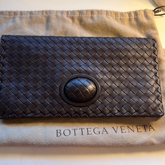 Bottega Veneta Intrecciato Leather Twist Lock Flap Clutch - Picture 2 of 11
